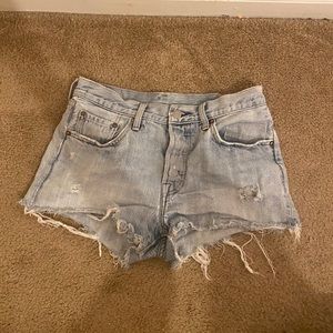 HIGH WAISTED LEVI SHORTS